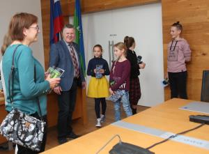 SVETOVNI DAN OTROK - obisk učencev OŠ Notranjski Odred Cerknica 18 FOTO LJUBO VUKELIČ